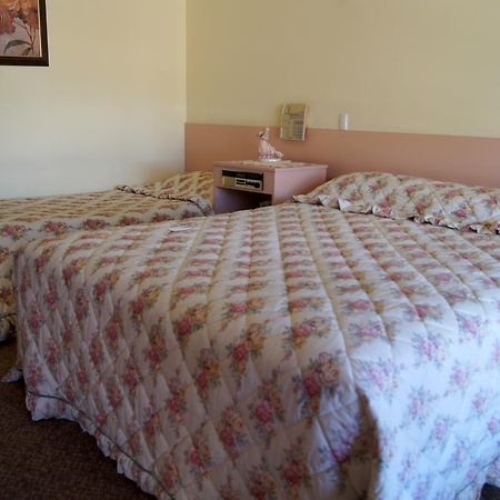 Milang Lakes Motel Екстер'єр фото
