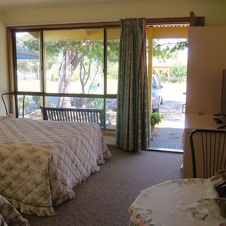 Milang Lakes Motel Екстер'єр фото