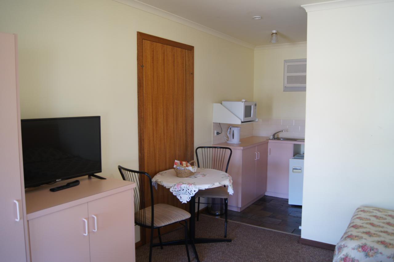 Milang Lakes Motel Екстер'єр фото